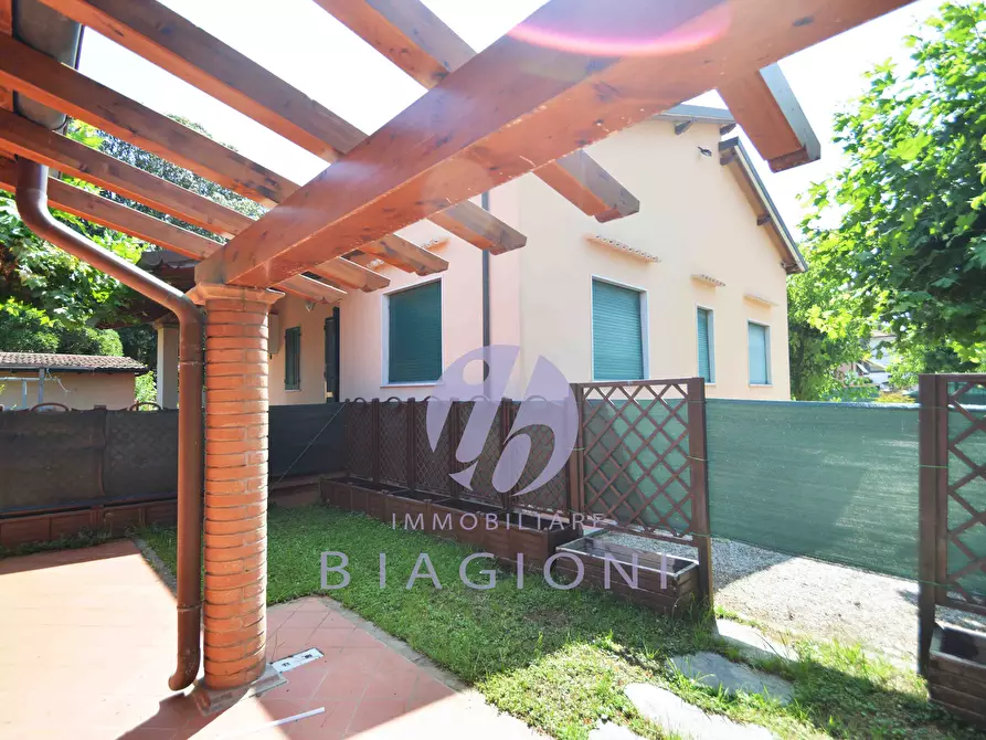 Immagine 11 di Villa in vendita  a Pietrasanta