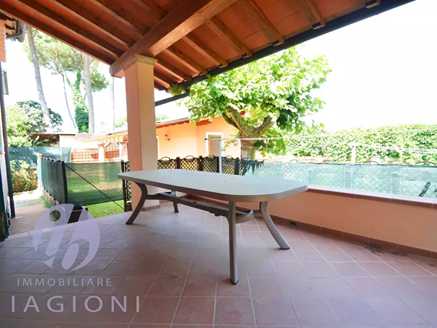 Immagine 7 di Villa in vendita  a Pietrasanta