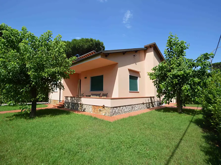 Immagine 3 di Villa in vendita  a Pietrasanta