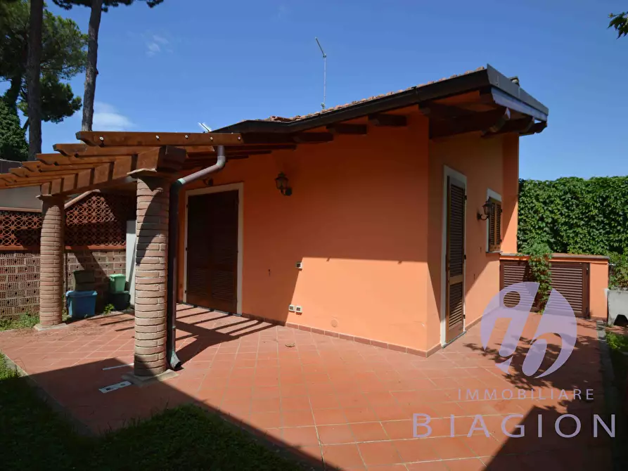 Immagine 4 di Casa indipendente in affitto  a Pietrasanta