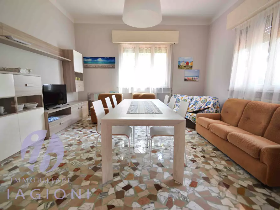 Immagine 10 di Casa indipendente in affitto  a Pietrasanta