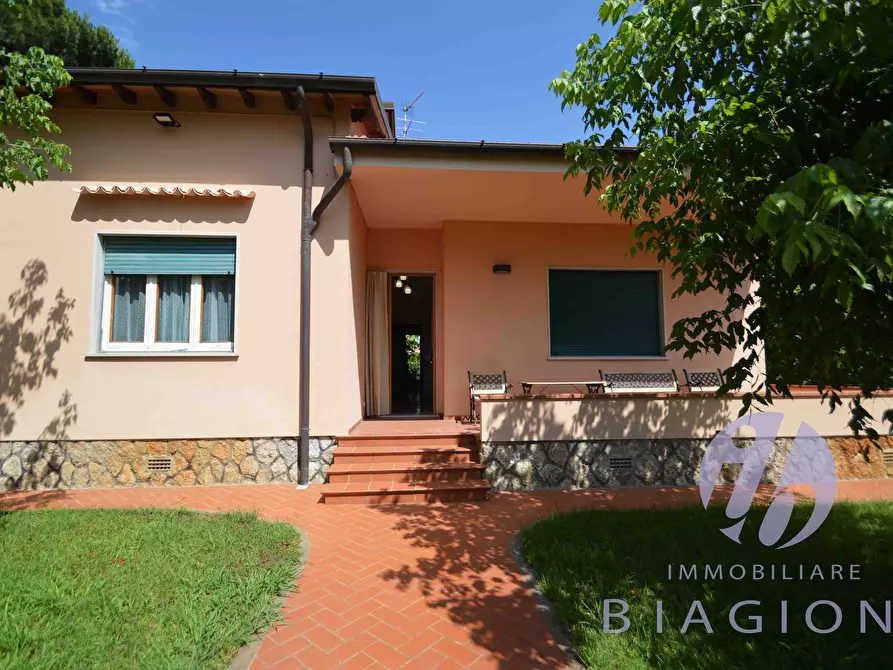 Immagine 2 di Casa indipendente in affitto  a Pietrasanta