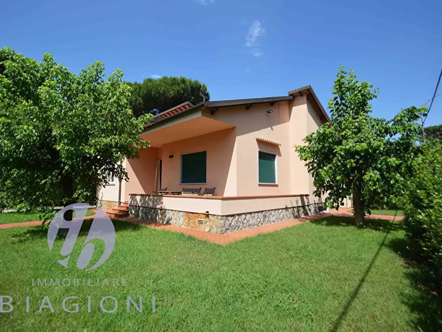 Immagine 1 di Casa indipendente in affitto  a Pietrasanta