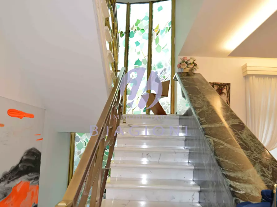 Immagine 21 di Villa in vendita  a Camaiore