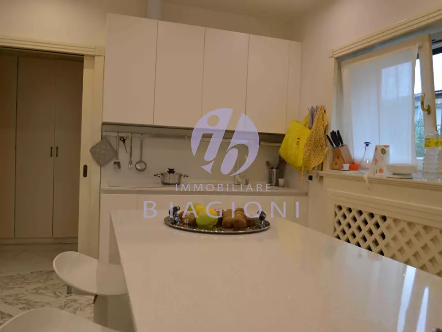 Immagine 16 di Villa in vendita  a Camaiore