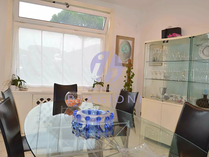 Immagine 14 di Villa in vendita  a Camaiore