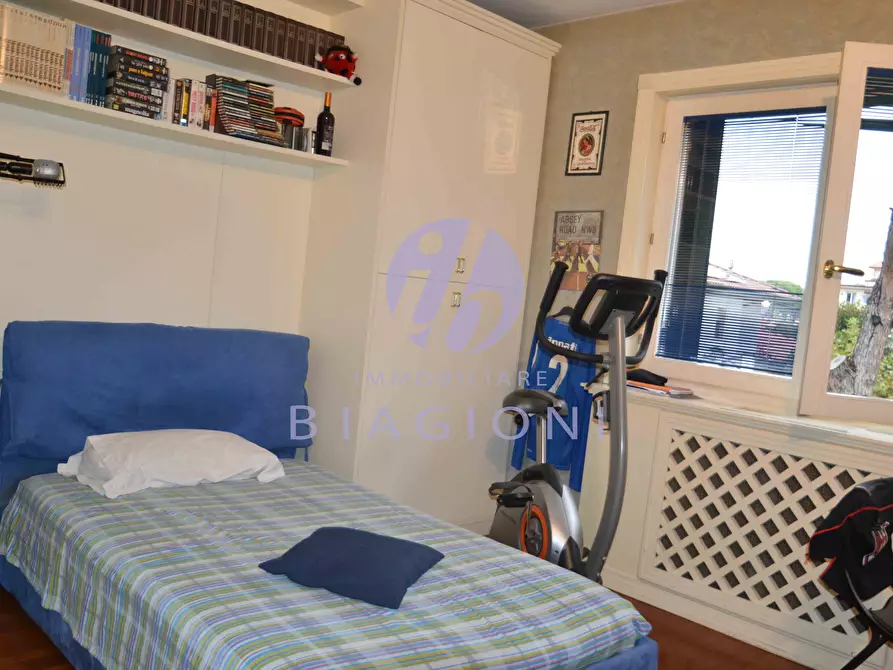 Immagine 33 di Villa in vendita  a Camaiore