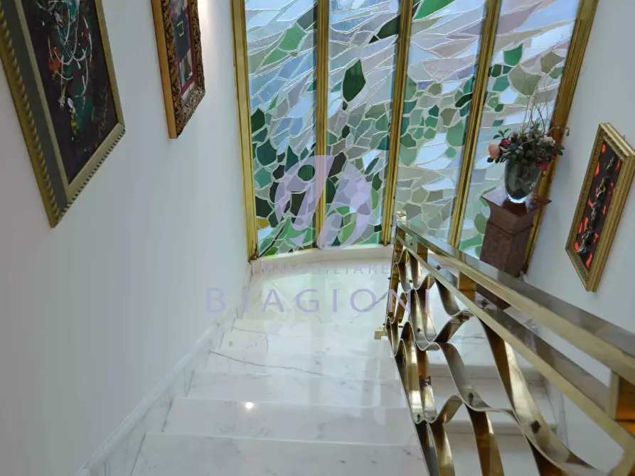 Immagine 40 di Villa in vendita  a Camaiore