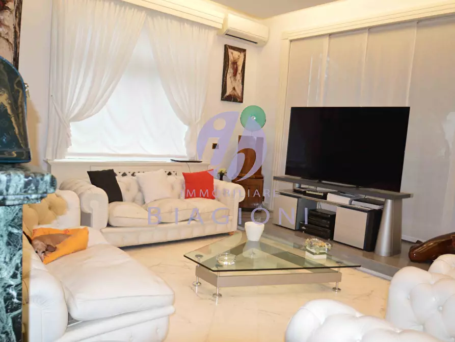 Immagine 26 di Villa in vendita  a Camaiore