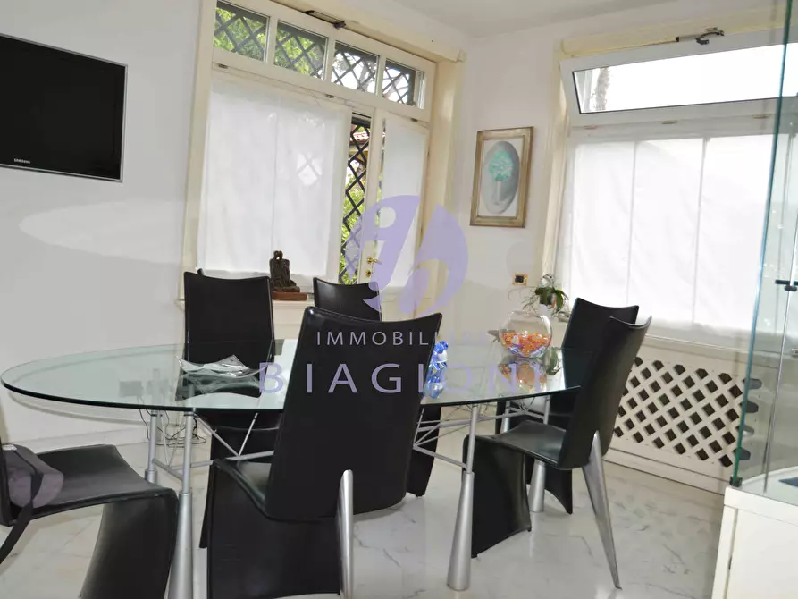 Immagine 12 di Villa in vendita  a Camaiore
