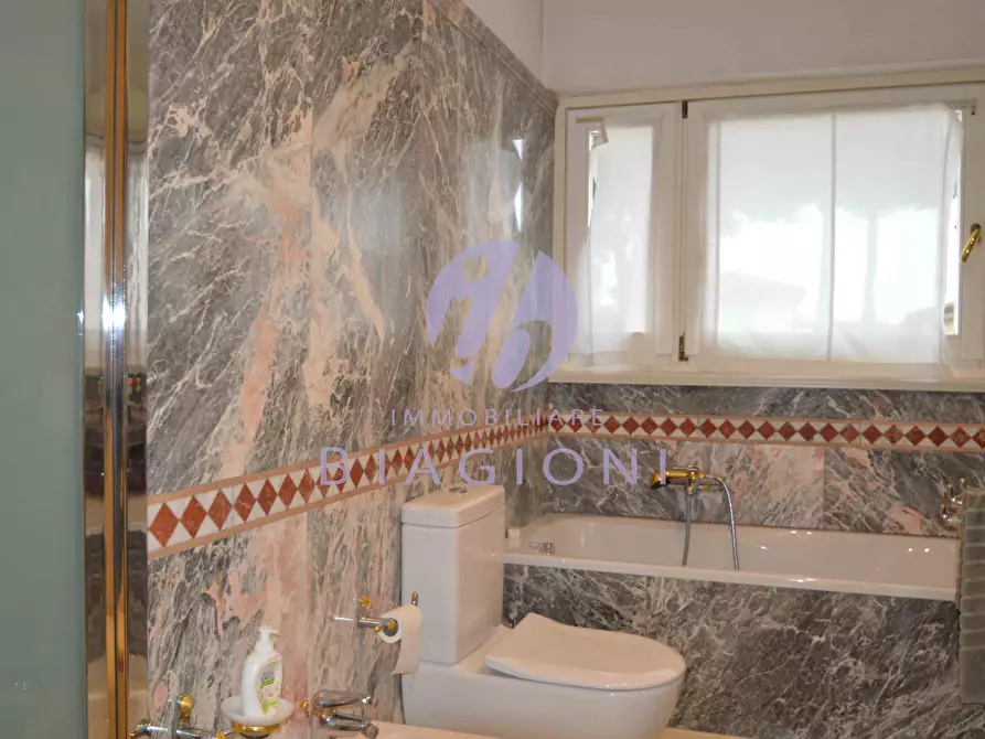 Immagine 34 di Villa in vendita  a Camaiore