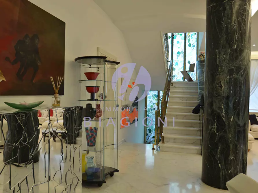 Immagine 15 di Villa in vendita  a Camaiore