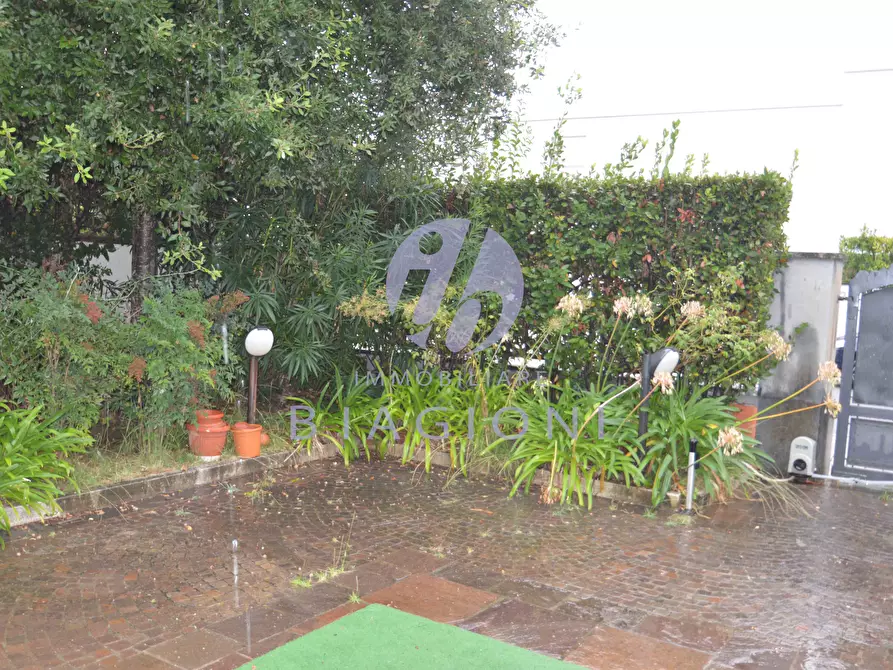 Immagine 23 di Villa in vendita  a Camaiore