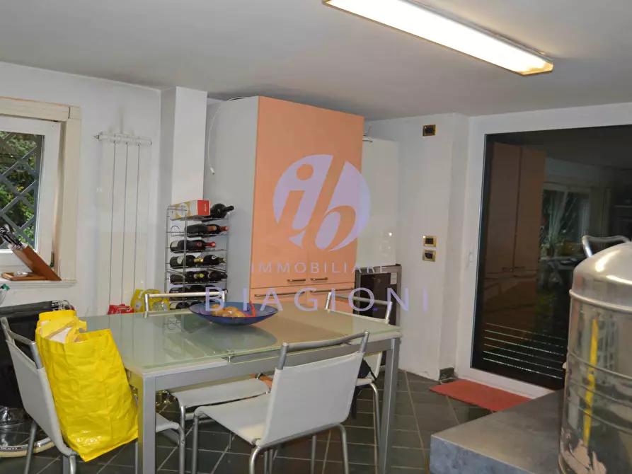 Immagine 30 di Villa in vendita  a Camaiore