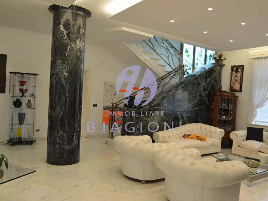 Immagine 13 di Villa in vendita  a Camaiore