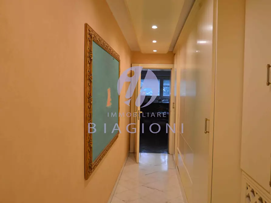 Immagine 29 di Villa in vendita  a Camaiore