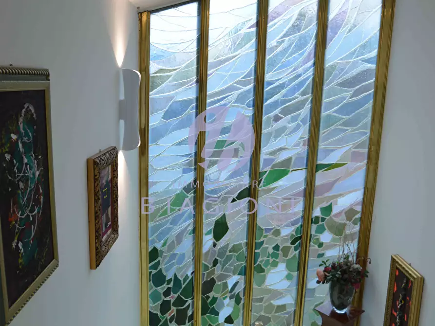 Immagine 39 di Villa in vendita  a Camaiore