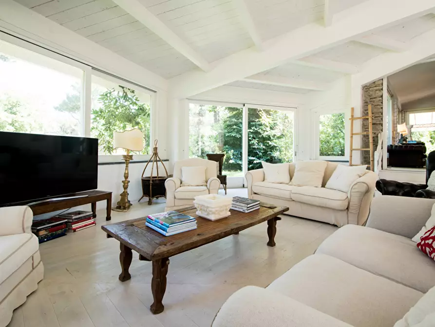 Immagine 27 di Villa in vendita  a Pietrasanta
