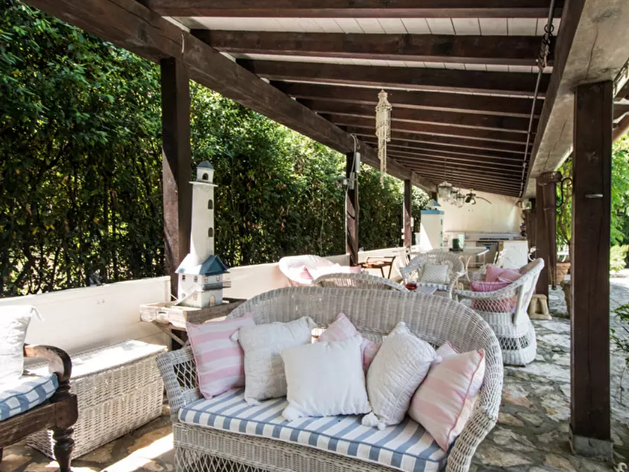 Immagine 7 di Villa in vendita  a Pietrasanta