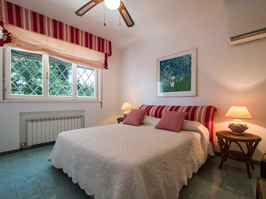 Immagine 31 di Villa in vendita  a Pietrasanta