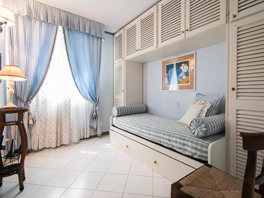 Immagine 21 di Villa in vendita  a Pietrasanta