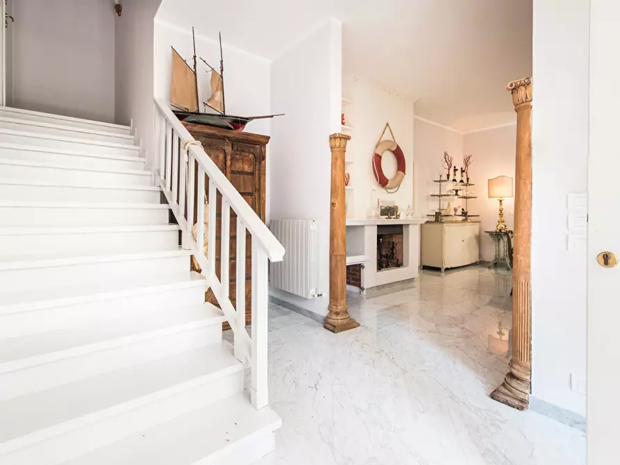 Immagine 26 di Villa in vendita  a Pietrasanta