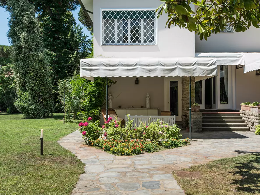 Immagine 23 di Villa in vendita  a Pietrasanta