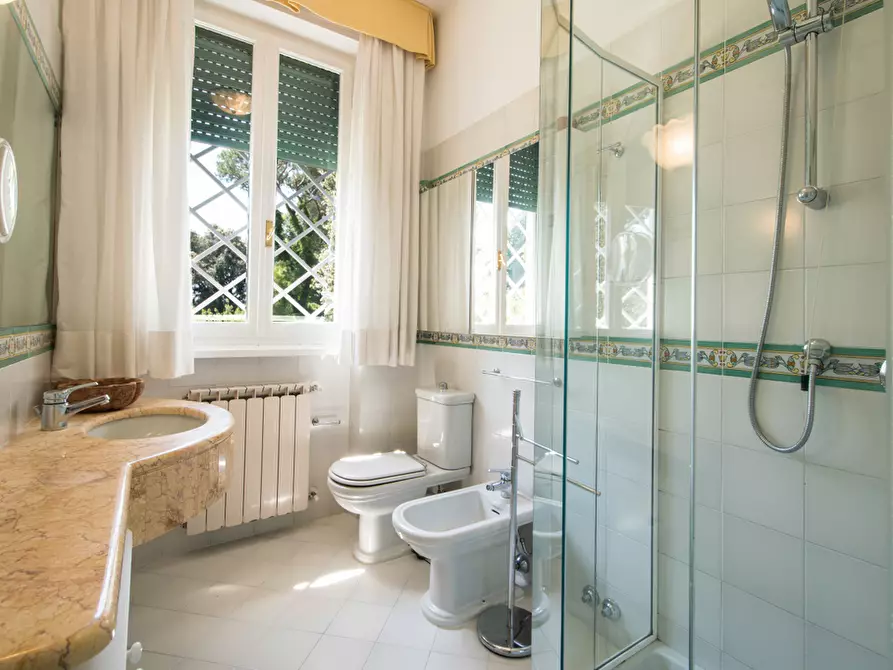 Immagine 25 di Villa in vendita  a Pietrasanta