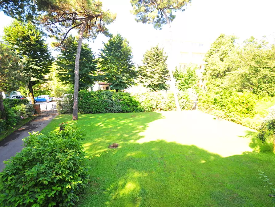 Immagine 14 di Villa in vendita  a Pietrasanta