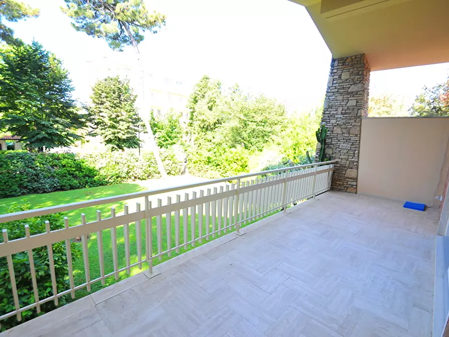 Immagine 19 di Villa in vendita  a Pietrasanta