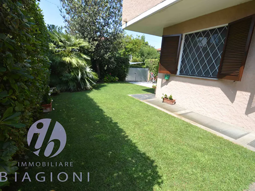 Immagine 4 di Appartamento in vendita  a Pietrasanta