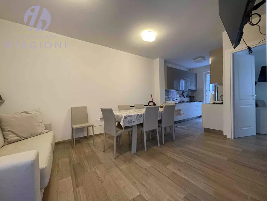 Immagine 5 di Casa trifamiliare in vendita  a Pietrasanta