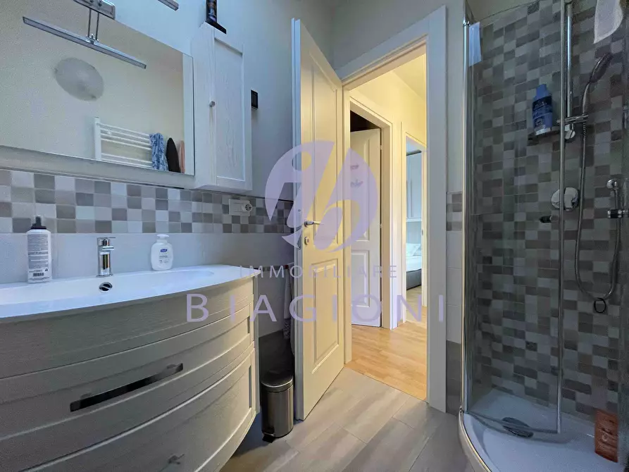 Immagine 18 di Casa trifamiliare in vendita  a Pietrasanta