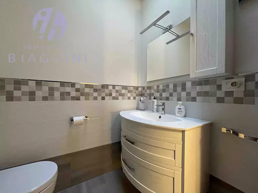 Immagine 17 di Casa trifamiliare in vendita  a Pietrasanta