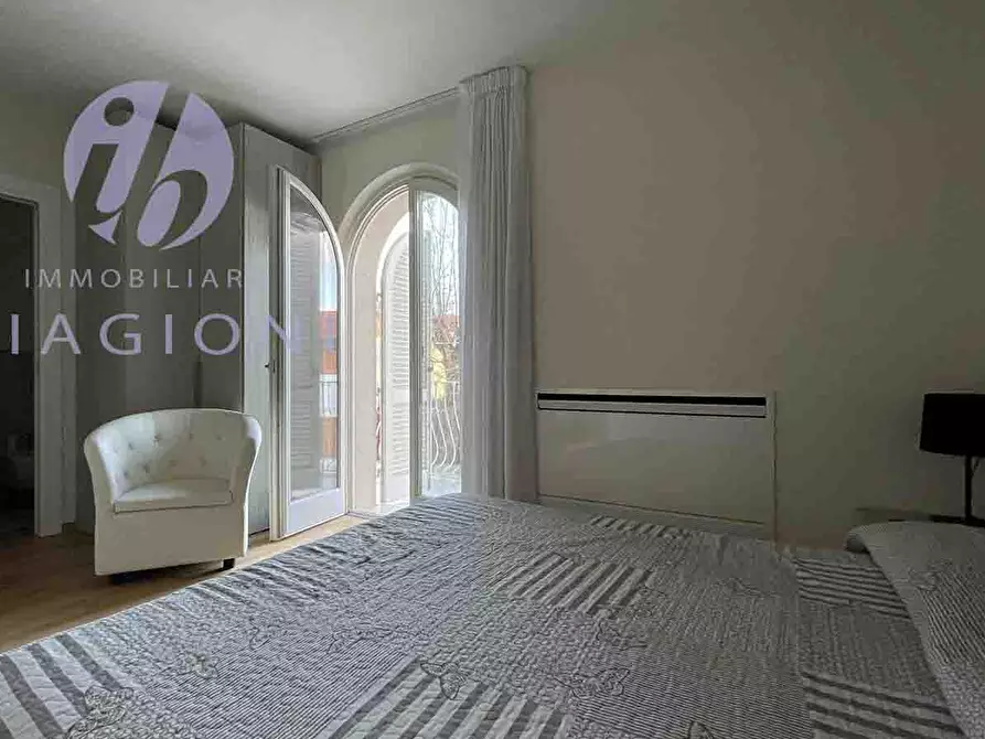 Immagine 10 di Casa trifamiliare in vendita  a Pietrasanta