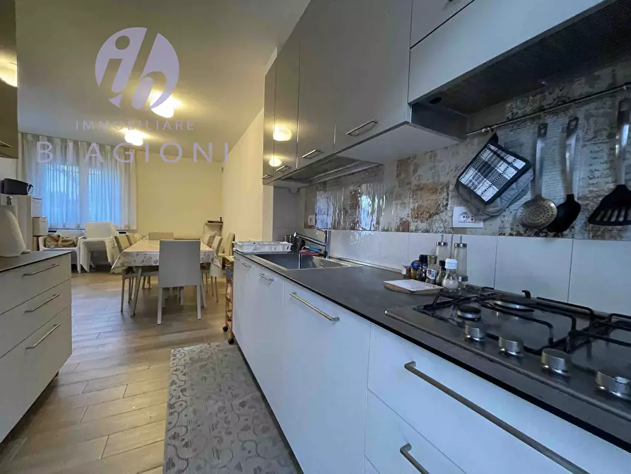 Immagine 4 di Casa trifamiliare in vendita  a Pietrasanta