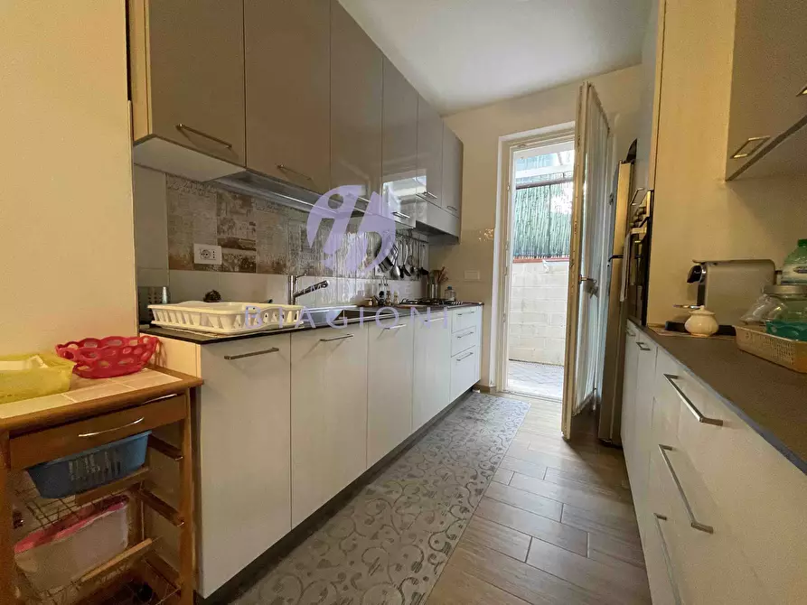 Immagine 2 di Casa trifamiliare in vendita  a Pietrasanta