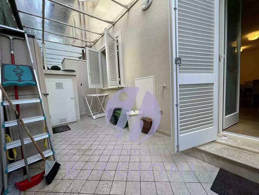 Immagine 8 di Casa trifamiliare in vendita  a Pietrasanta