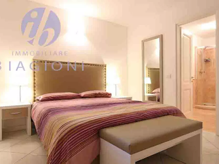 Immagine 21 di Villa in vendita  a Pietrasanta