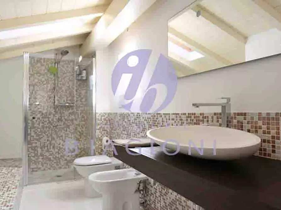 Immagine 38 di Villa in vendita  a Pietrasanta