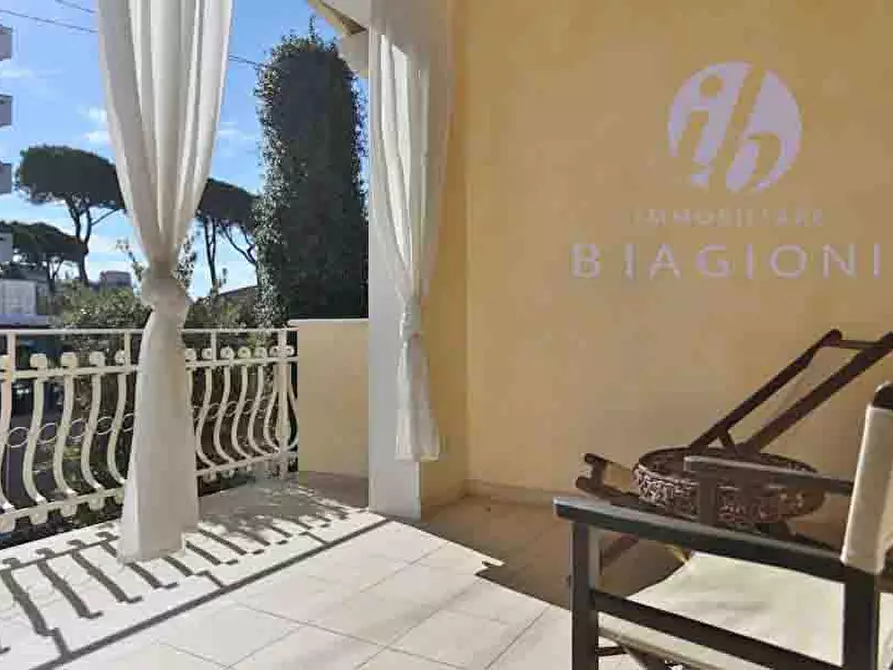 Immagine 5 di Villa in vendita  a Pietrasanta