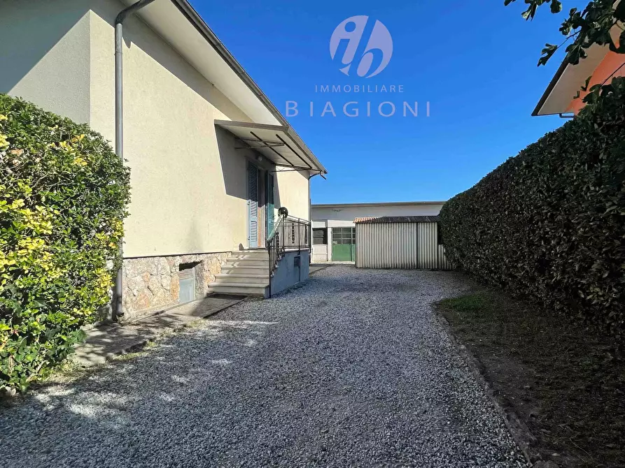 Immagine 4 di Casa indipendente in vendita  a Pietrasanta