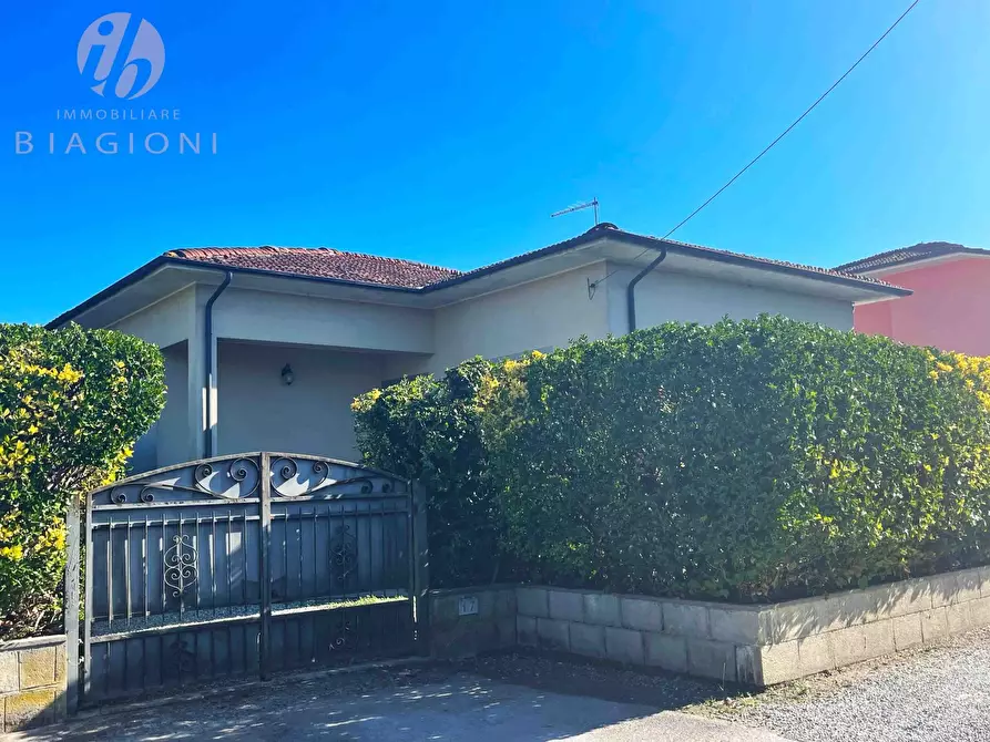 Immagine 2 di Casa indipendente in vendita  a Pietrasanta