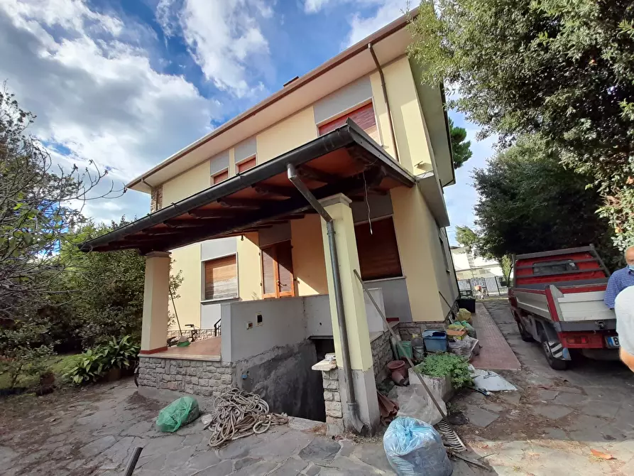 Immagine 7 di Villa in vendita  a Pietrasanta
