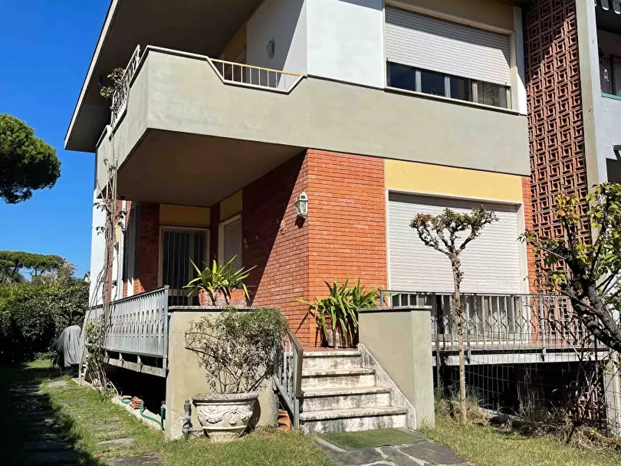 Immagine 8 di Casa bifamiliare in vendita  a Pietrasanta