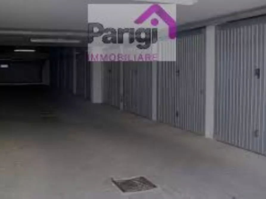 Immagine 1 di Garage in vendita  a Prato