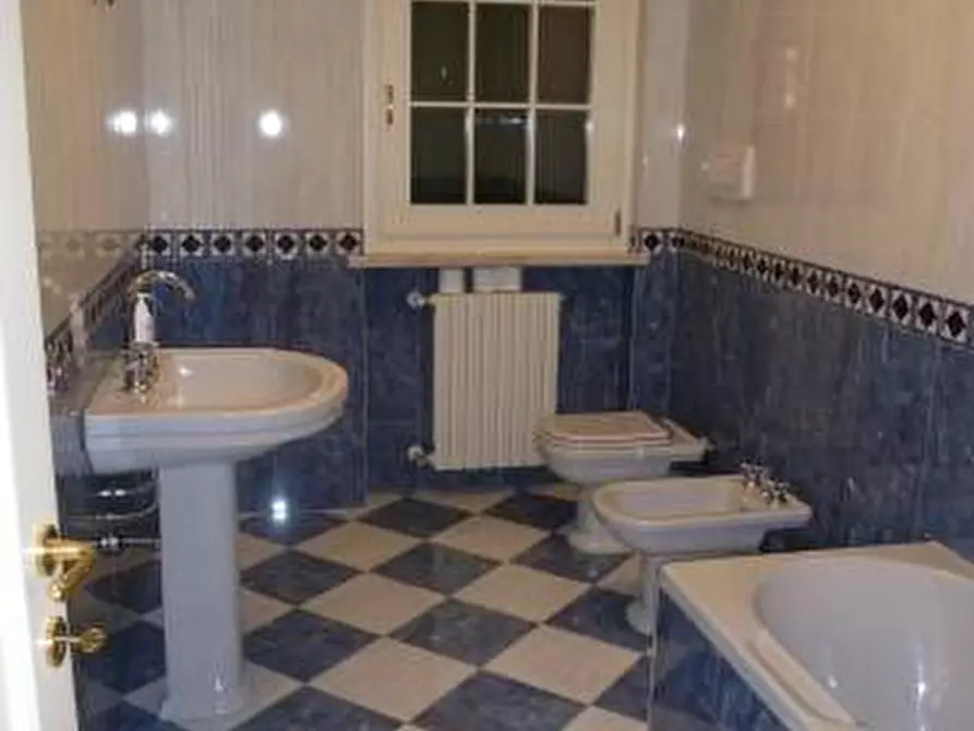 Immagine 10 di Casa colonica in vendita  a Pozzolengo