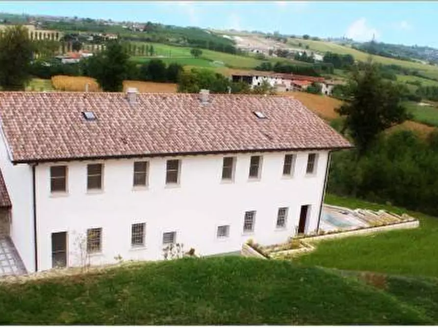 Immagine 2 di Casa colonica in vendita  a Pozzolengo