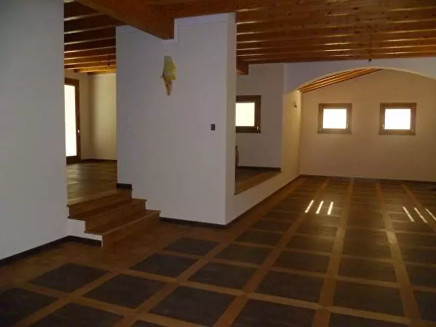 Immagine 9 di Casa colonica in vendita  a Pozzolengo