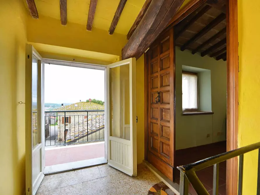 Immagine 1 di Appartamento in affitto  a San Gimignano